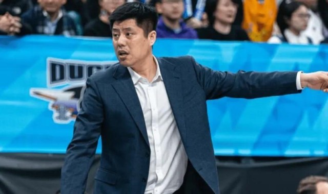 开云体育官方入口-潘江没了张宁与李春江一塌糊涂！关键时刻攻守纯送，本土球员也垮